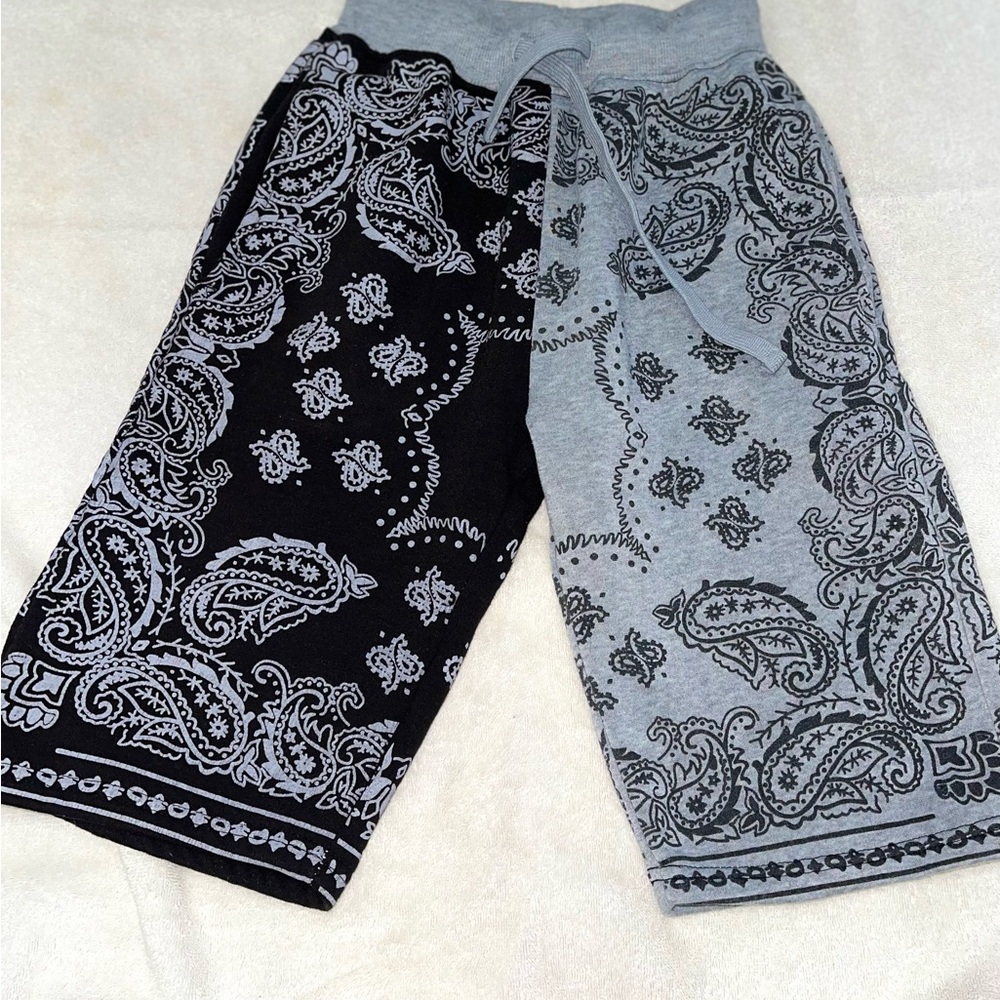 Sacred Crown Kids Paisley Shorts Size 10/12 Black Gray Bandana Print
